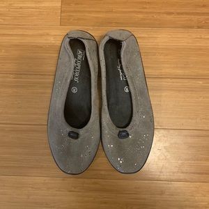 ARCOPÉDICO L14 silver gray comfort flats 38